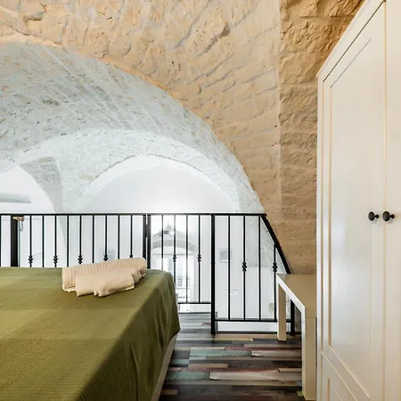 Апартаменты Leopardi 14 - Casa Ottocentesca Con Terrazza Остуни