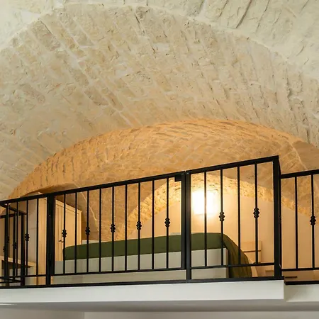 Leopardi 14 - Casa Ottocentesca Con Terrazza Остуни